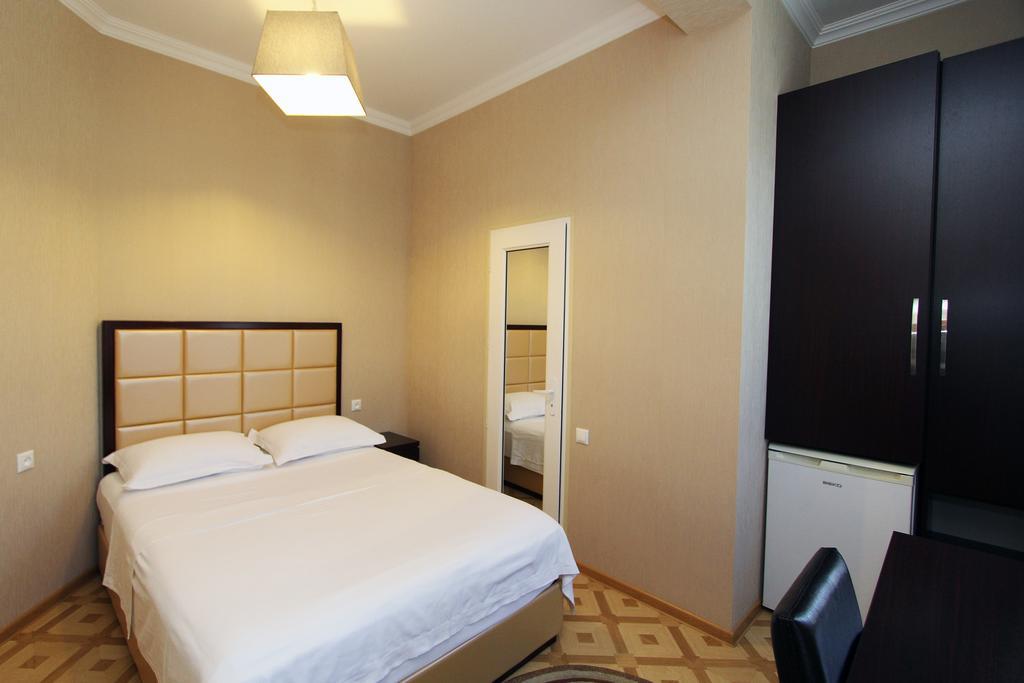 Gtm Kapan Hotel Tbilisi ภายนอก รูปภาพ